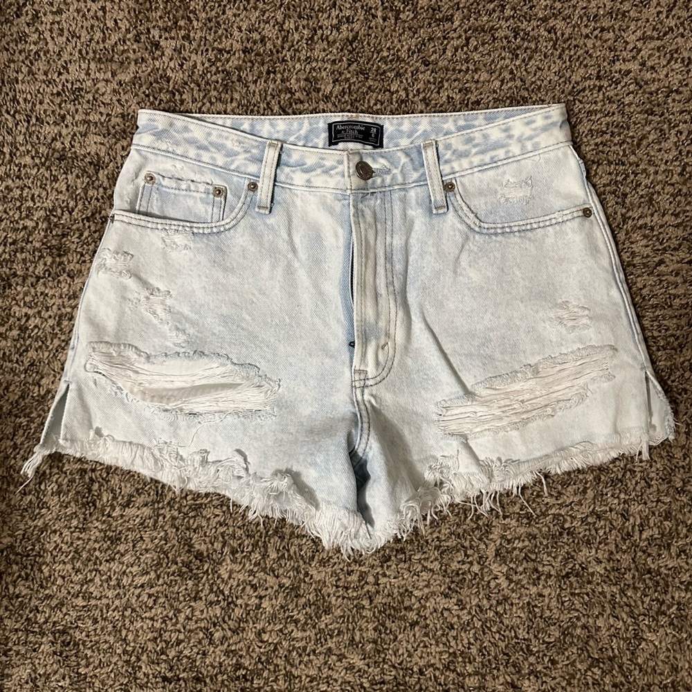 Light wash Jean shorts. Abercrombie & fitch. Size 6/28